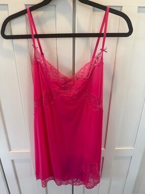 NWOT Size-Med Victoria Secret Sheer Women's Lace Trim Slip Slip- Hot Pink